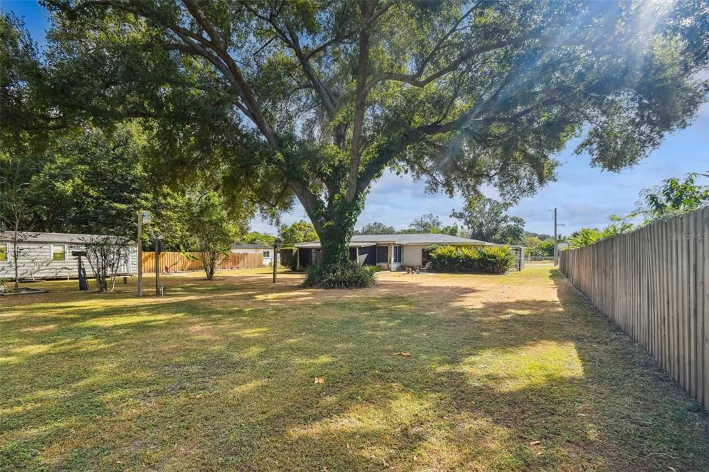 合同活跃: $325,000 (2 贝兹, 2 浴室, 1376 平方英尺)