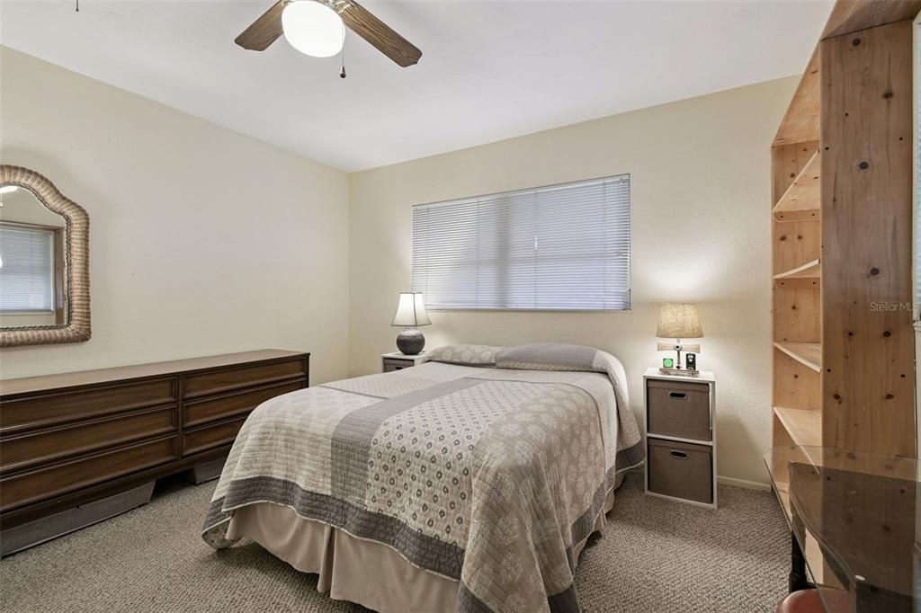 合同活跃: $325,000 (2 贝兹, 2 浴室, 1376 平方英尺)