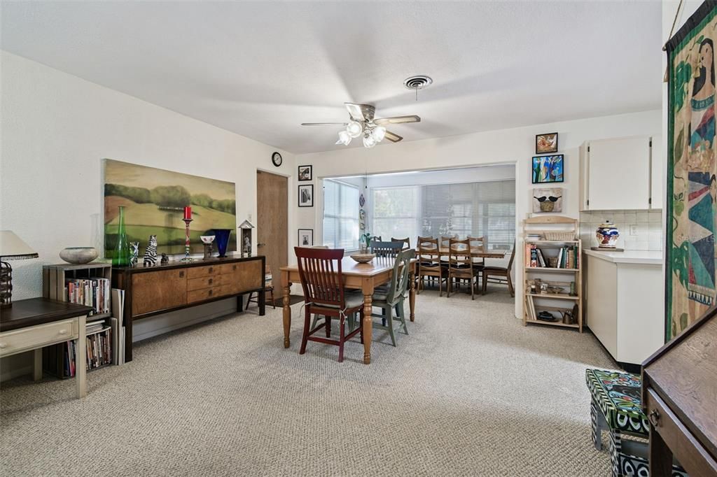 合同活跃: $325,000 (2 贝兹, 2 浴室, 1376 平方英尺)