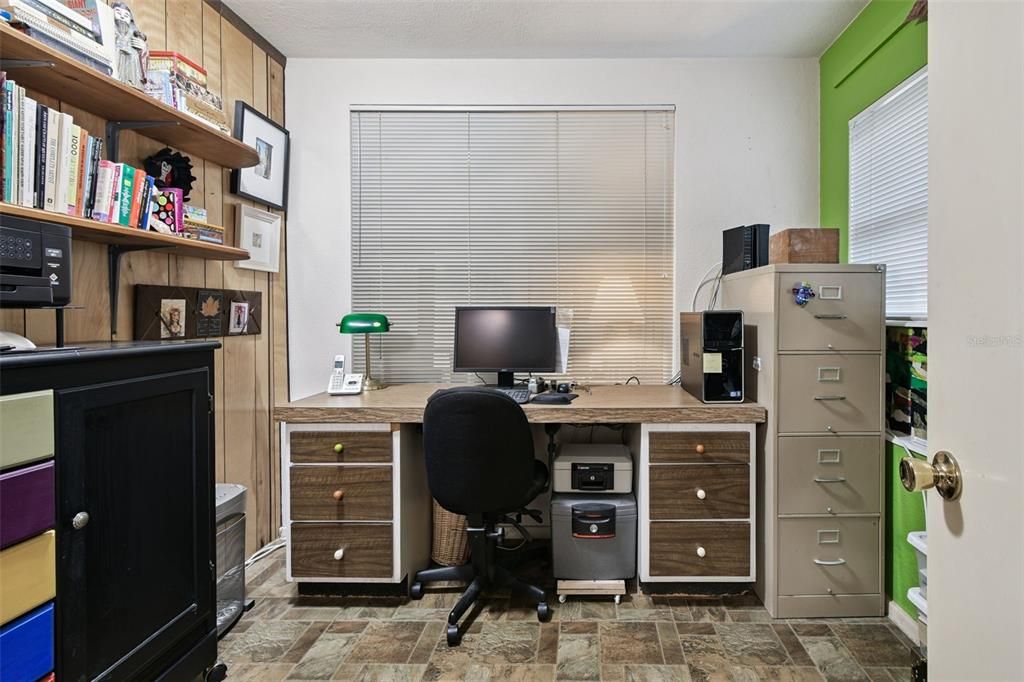 合同活跃: $325,000 (2 贝兹, 2 浴室, 1376 平方英尺)