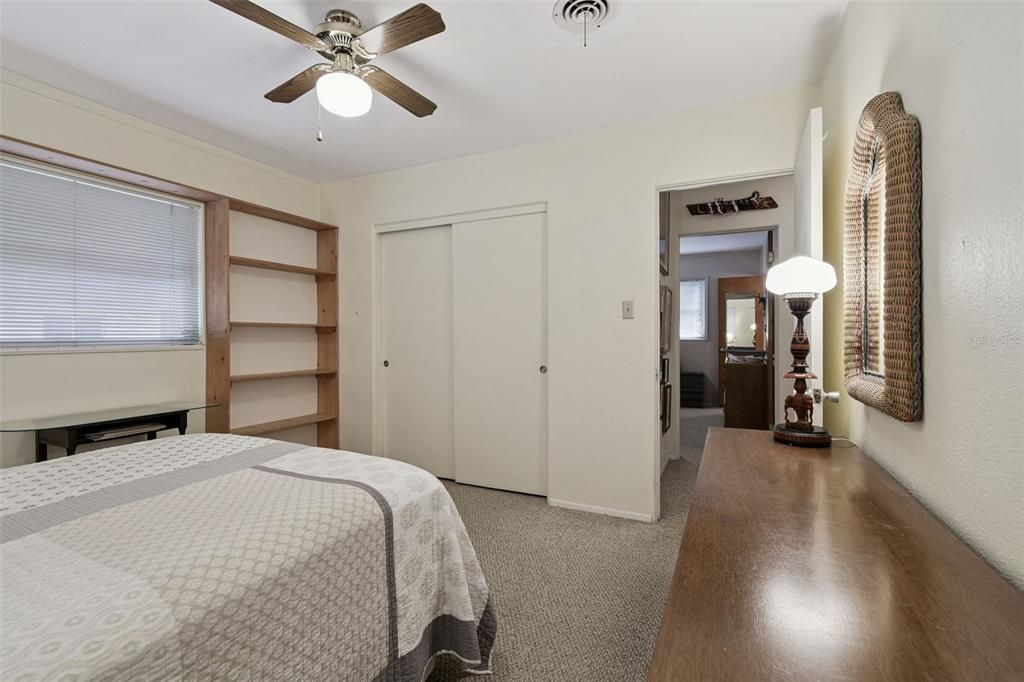 合同活跃: $325,000 (2 贝兹, 2 浴室, 1376 平方英尺)