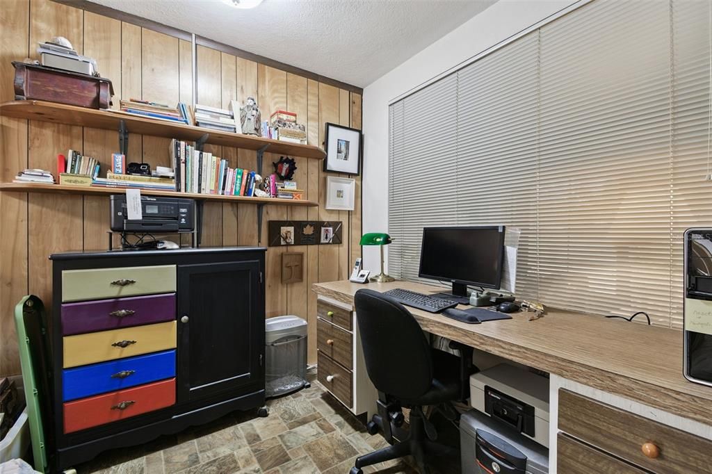 合同活跃: $325,000 (2 贝兹, 2 浴室, 1376 平方英尺)