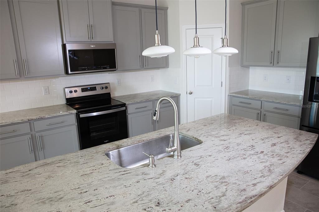 出租: $2,900 (4 贝兹, 2 浴室, 2051 平方英尺)