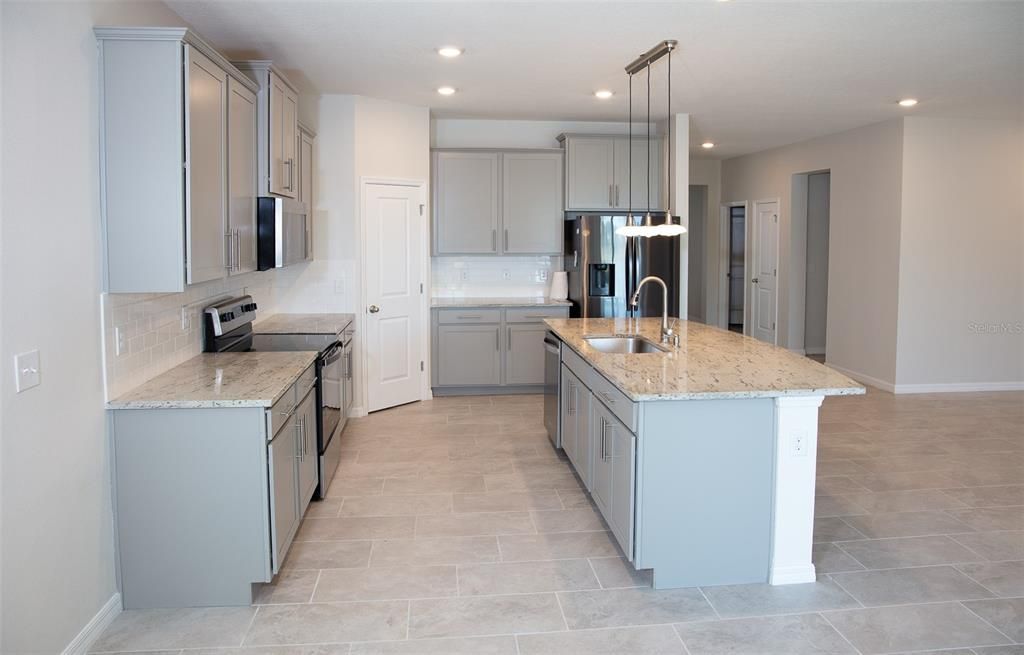 出租: $2,900 (4 贝兹, 2 浴室, 2051 平方英尺)