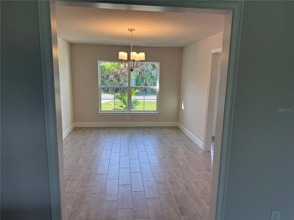 待售: $364,100 (4 贝兹, 3 浴室, 2117 平方英尺)