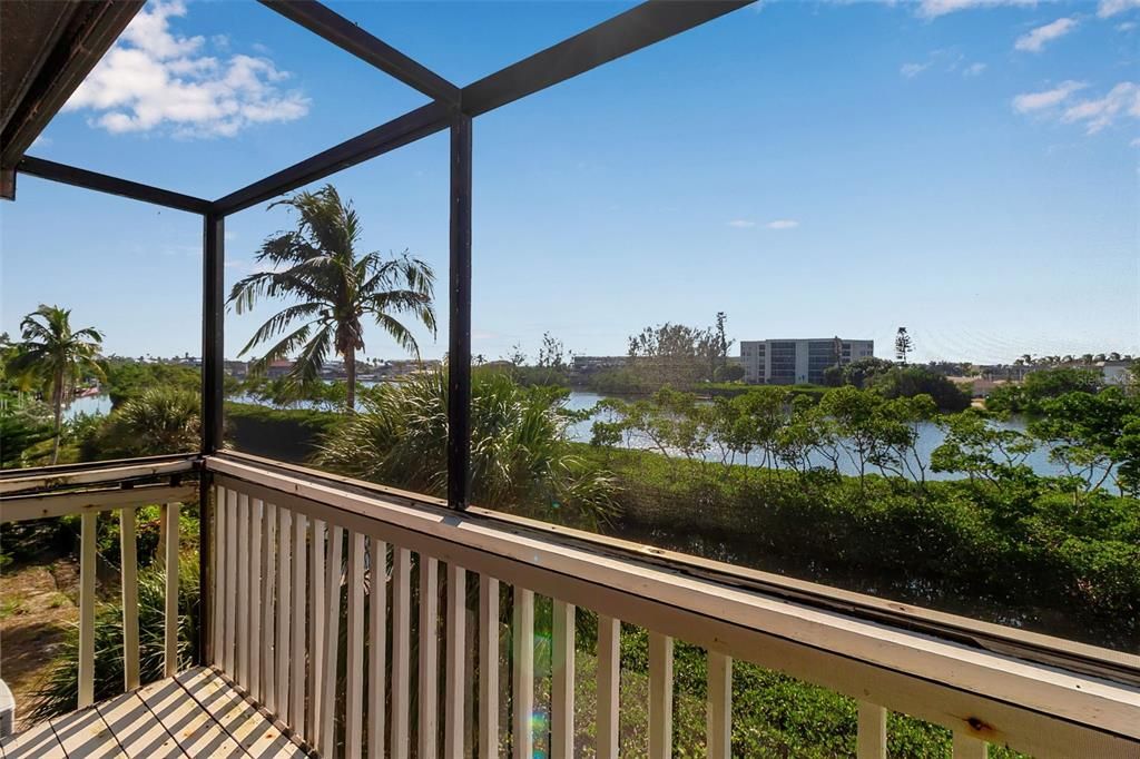 For Sale: $1,975,000 (3 beds, 3 baths, 3327 Square Feet)