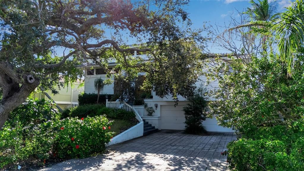 For Sale: $1,975,000 (3 beds, 3 baths, 3327 Square Feet)