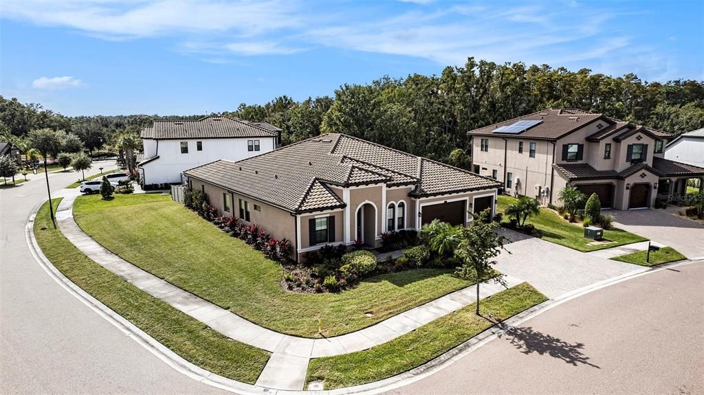 Activo con contrato: $899,900 (5 camas, 3 baños, 3501 Pies cuadrados)