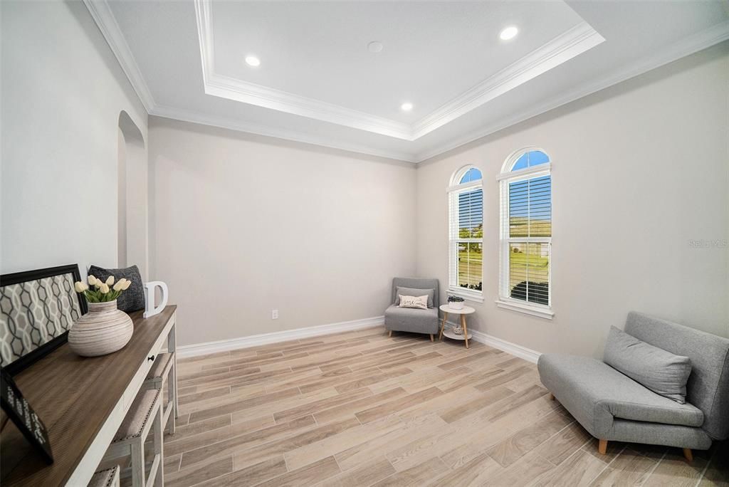 Activo con contrato: $899,900 (5 camas, 3 baños, 3501 Pies cuadrados)