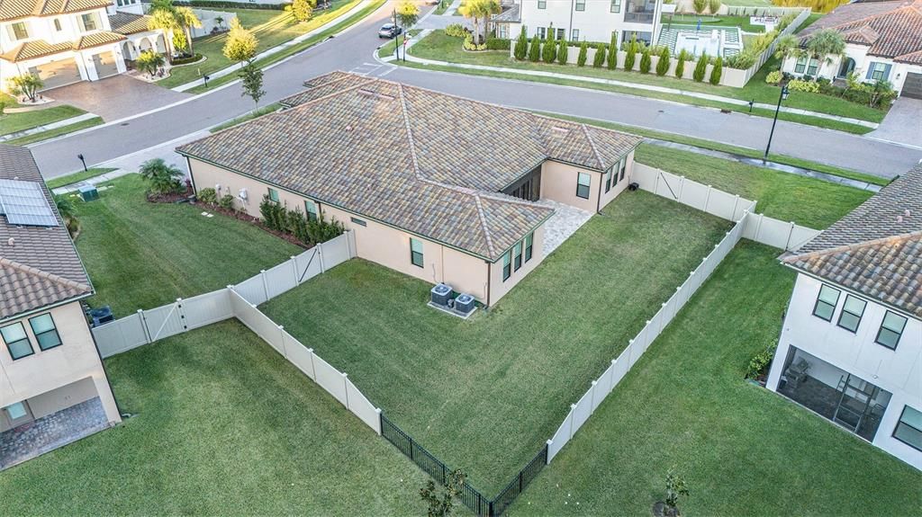 Activo con contrato: $899,900 (5 camas, 3 baños, 3501 Pies cuadrados)