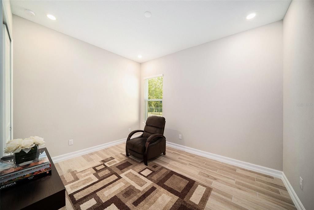 Activo con contrato: $899,900 (5 camas, 3 baños, 3501 Pies cuadrados)