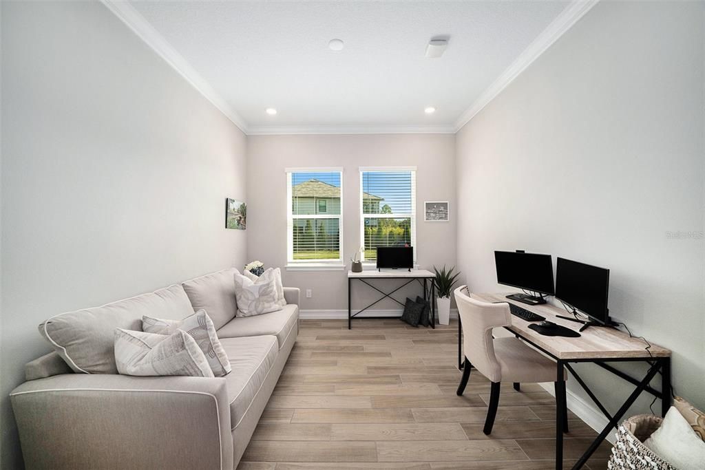 Activo con contrato: $899,900 (5 camas, 3 baños, 3501 Pies cuadrados)