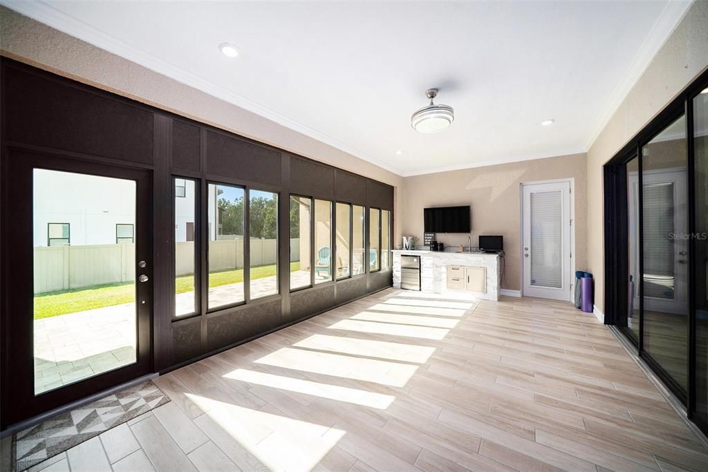 Activo con contrato: $899,900 (5 camas, 3 baños, 3501 Pies cuadrados)