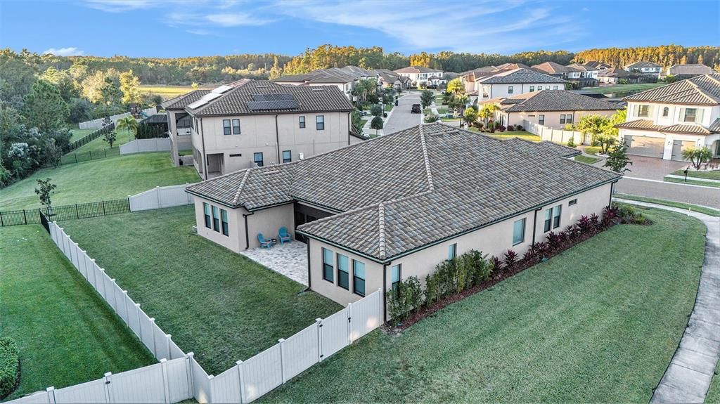 Activo con contrato: $899,900 (5 camas, 3 baños, 3501 Pies cuadrados)