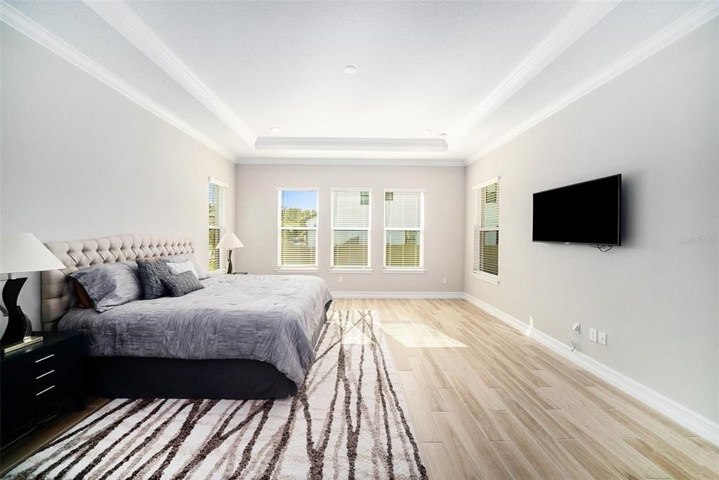 Activo con contrato: $899,900 (5 camas, 3 baños, 3501 Pies cuadrados)