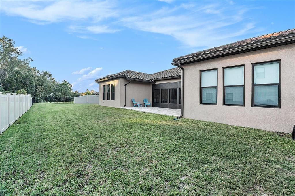 Activo con contrato: $899,900 (5 camas, 3 baños, 3501 Pies cuadrados)