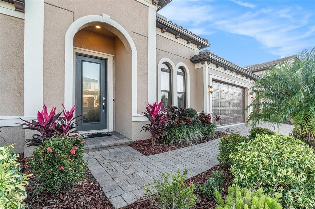 Activo con contrato: $899,900 (5 camas, 3 baños, 3501 Pies cuadrados)