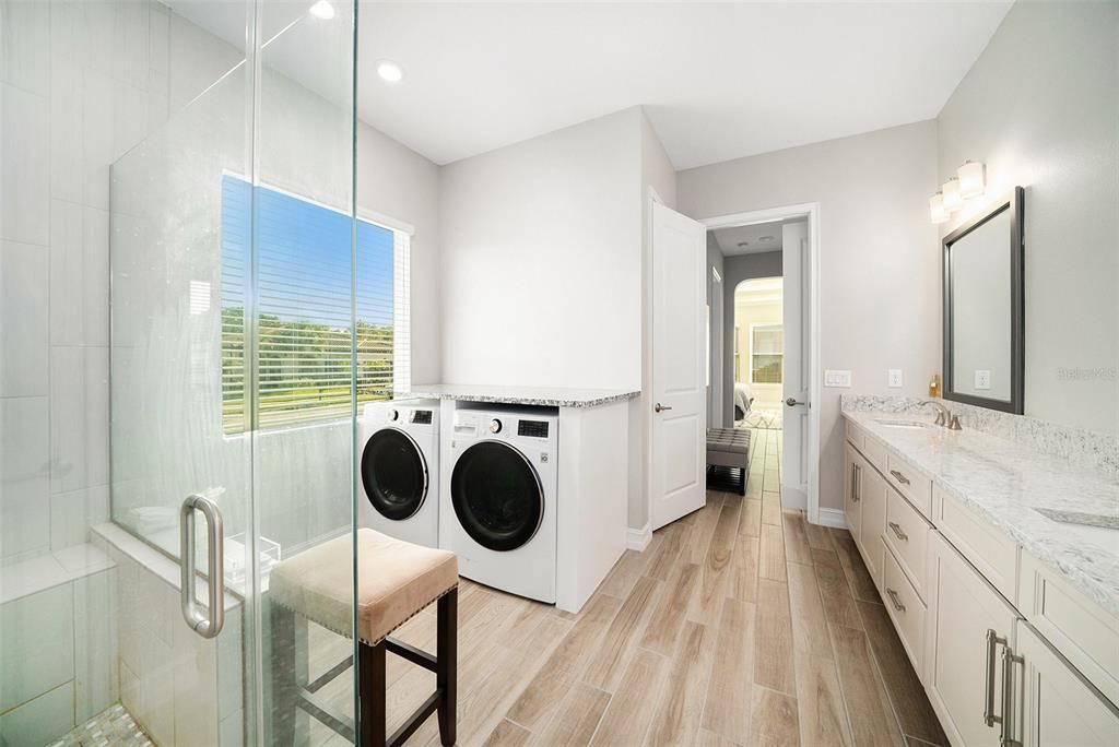 Activo con contrato: $899,900 (5 camas, 3 baños, 3501 Pies cuadrados)