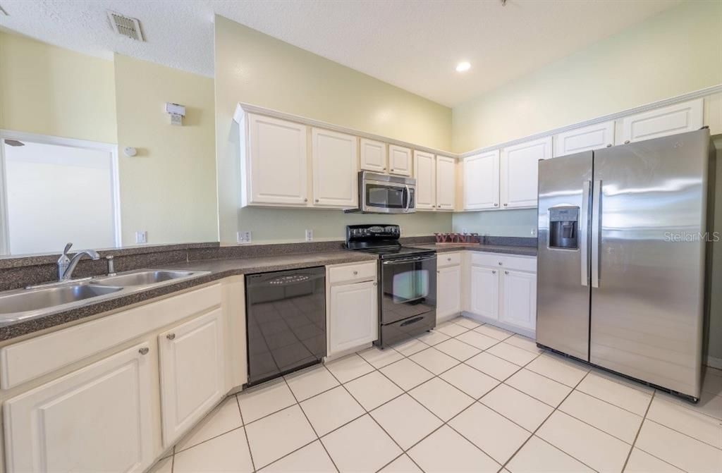 For Sale: $235,000 (2 beds, 2 baths, 1200 Square Feet)