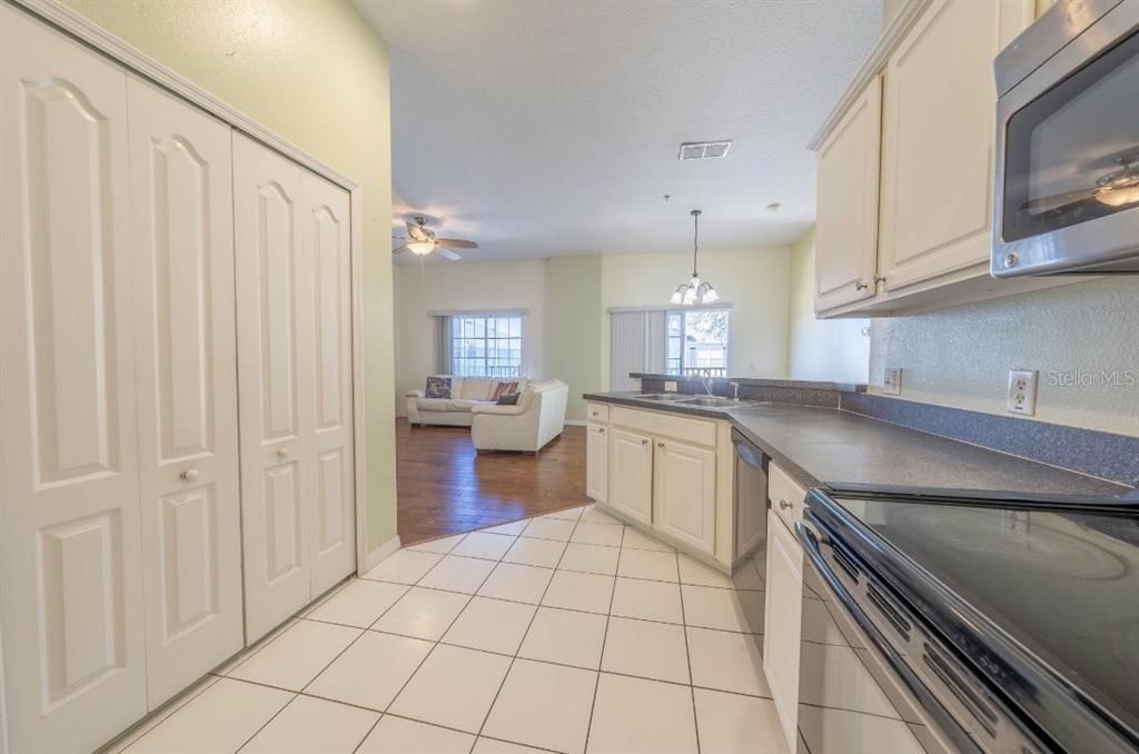 For Sale: $235,000 (2 beds, 2 baths, 1200 Square Feet)