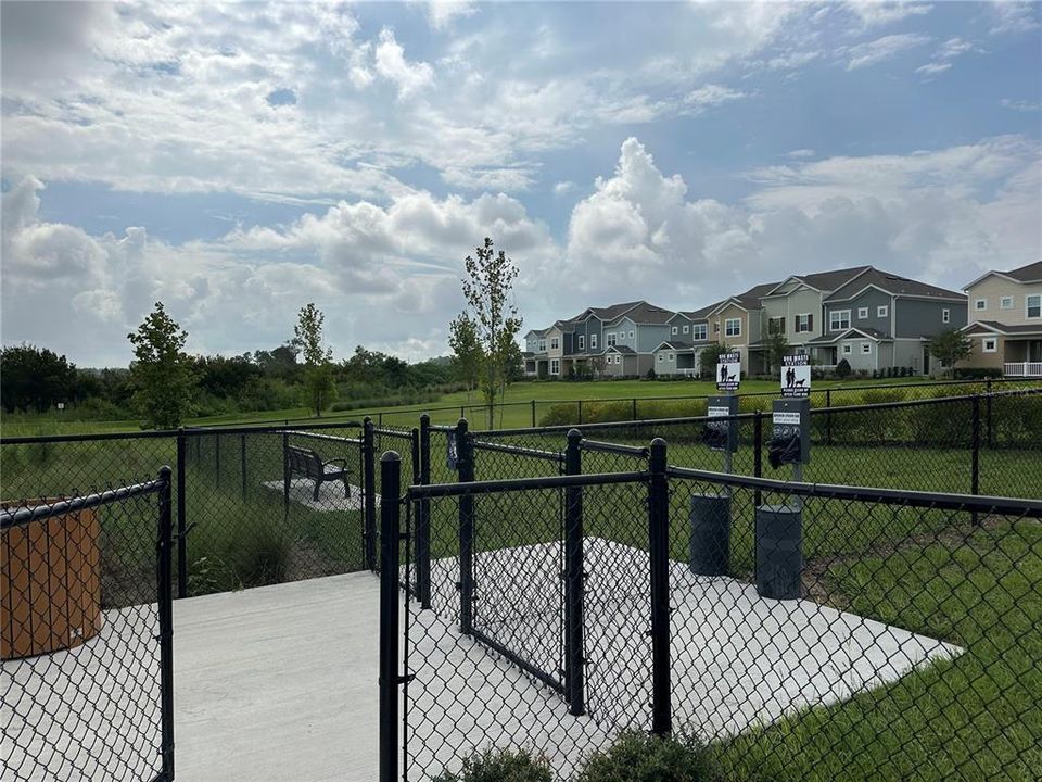 合同活跃: $2,700 (4 贝兹, 3 浴室, 1920 平方英尺)