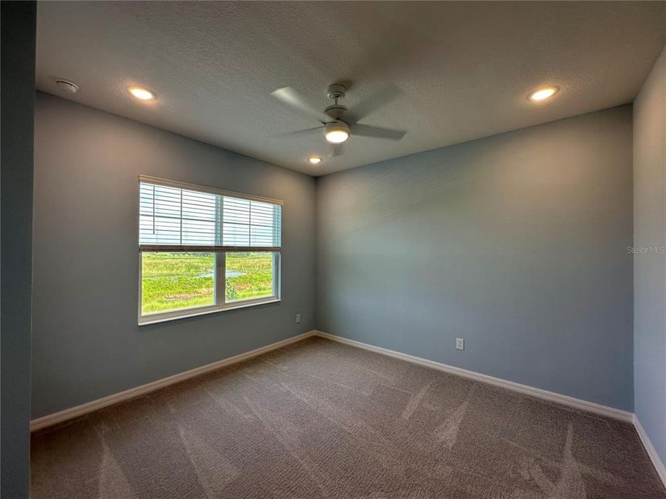 合同活跃: $2,700 (4 贝兹, 3 浴室, 1920 平方英尺)