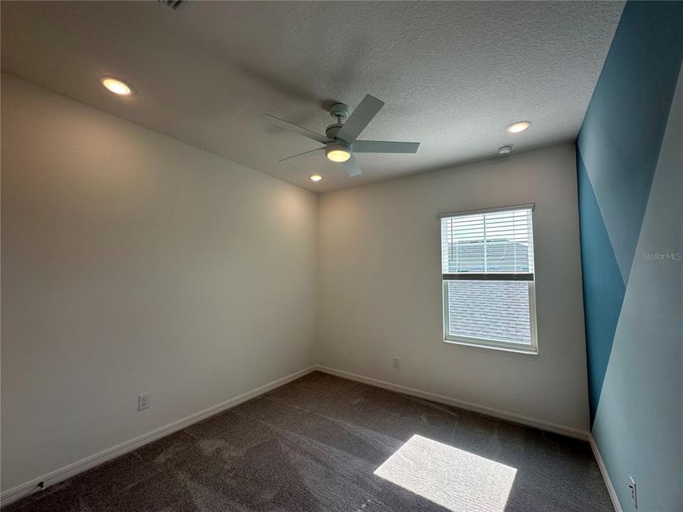 合同活跃: $2,700 (4 贝兹, 3 浴室, 1920 平方英尺)