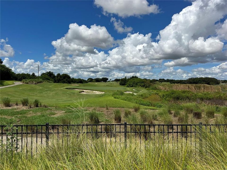 合同活跃: $2,700 (4 贝兹, 3 浴室, 1920 平方英尺)