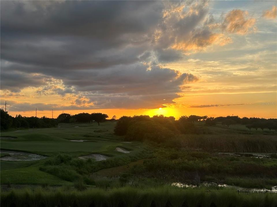 合同活跃: $2,700 (4 贝兹, 3 浴室, 1920 平方英尺)