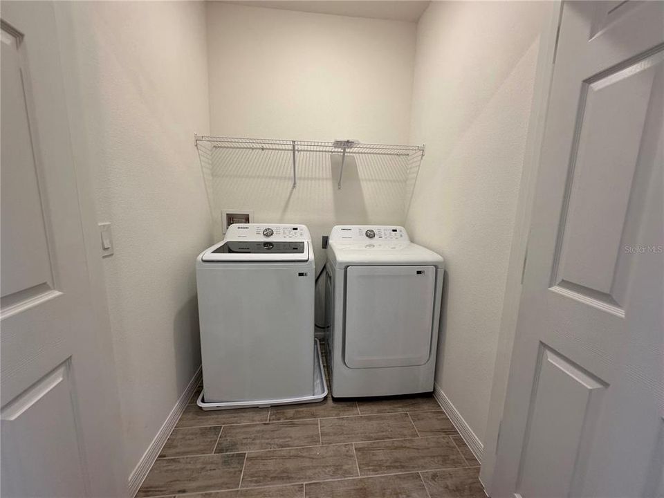 合同活跃: $2,700 (4 贝兹, 3 浴室, 1920 平方英尺)