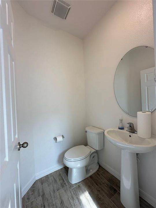 合同活跃: $2,700 (4 贝兹, 3 浴室, 1920 平方英尺)