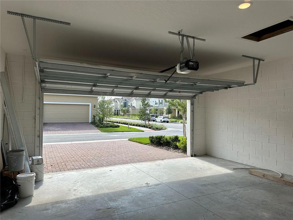 合同活跃: $2,700 (4 贝兹, 3 浴室, 1920 平方英尺)