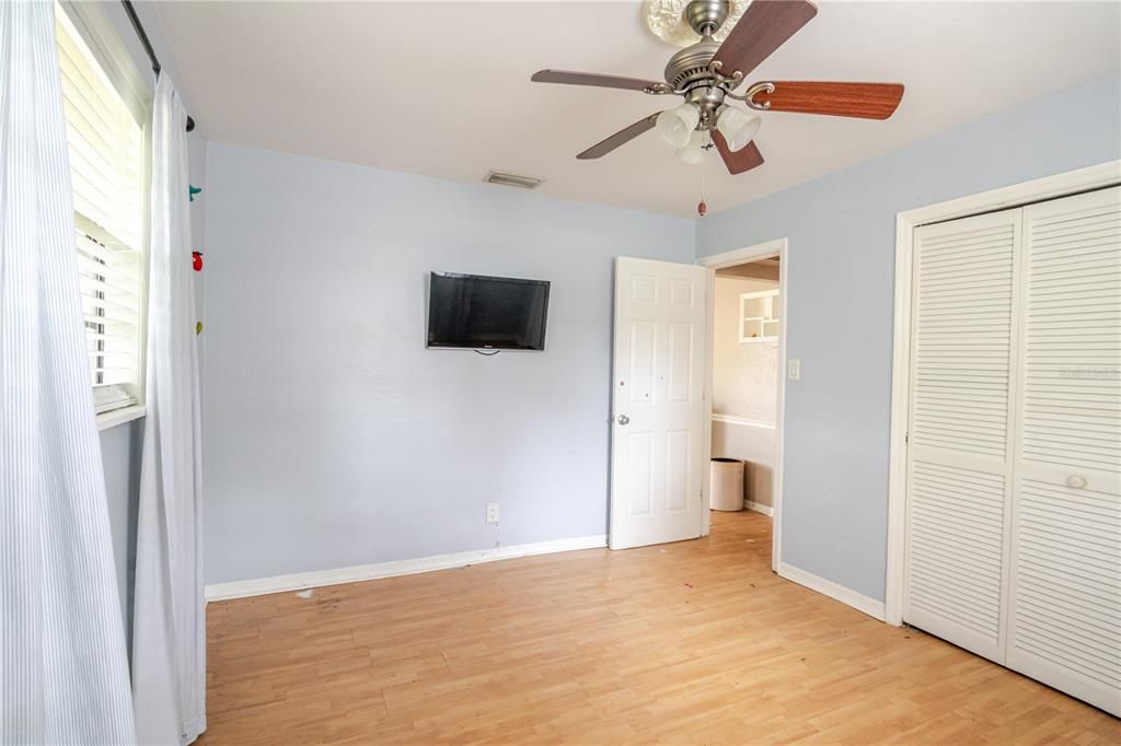 Activo con contrato: $550,000 (3 camas, 2 baños, 1756 Pies cuadrados)