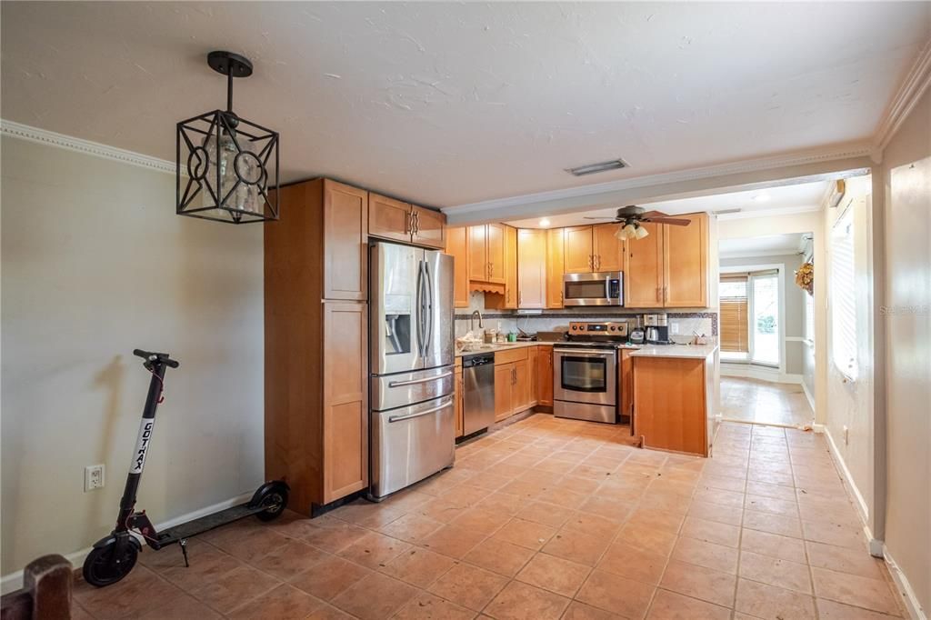 Activo con contrato: $550,000 (3 camas, 2 baños, 1756 Pies cuadrados)