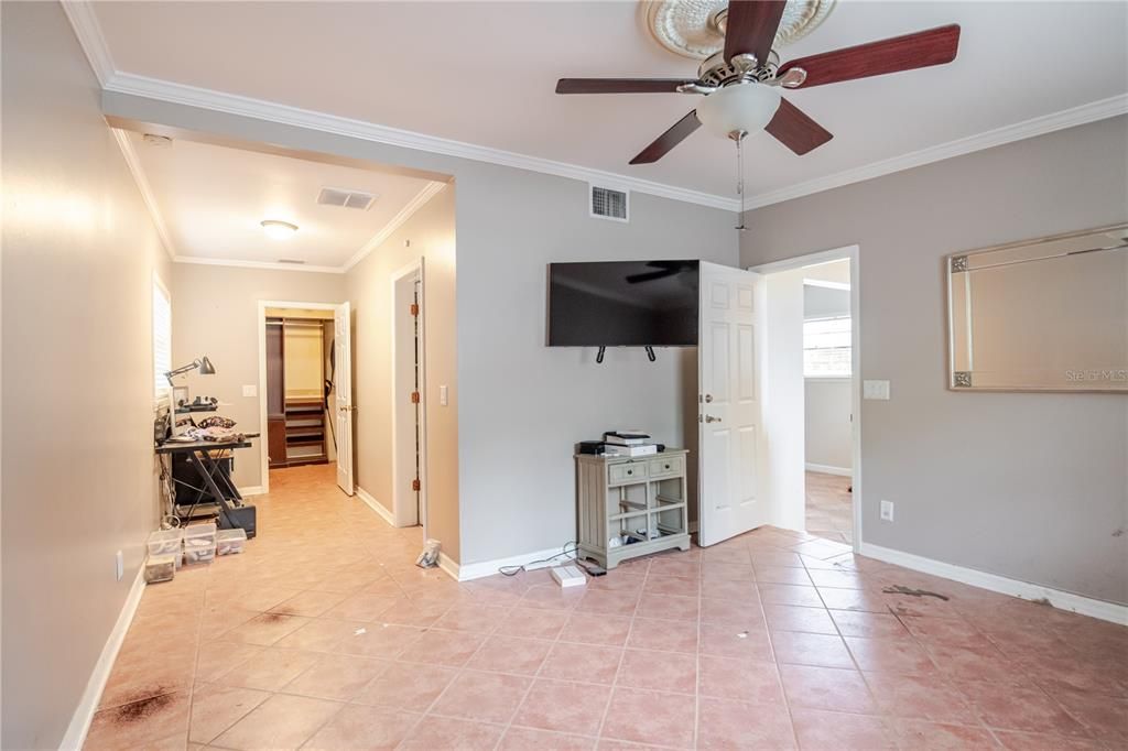 Activo con contrato: $550,000 (3 camas, 2 baños, 1756 Pies cuadrados)