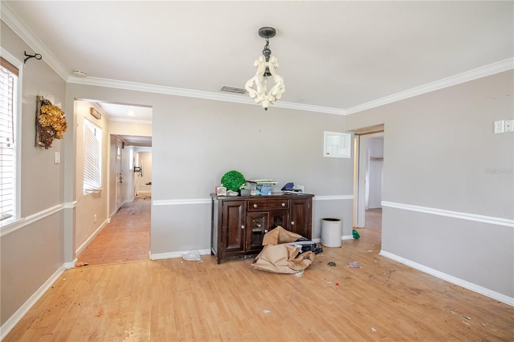 Activo con contrato: $550,000 (3 camas, 2 baños, 1756 Pies cuadrados)