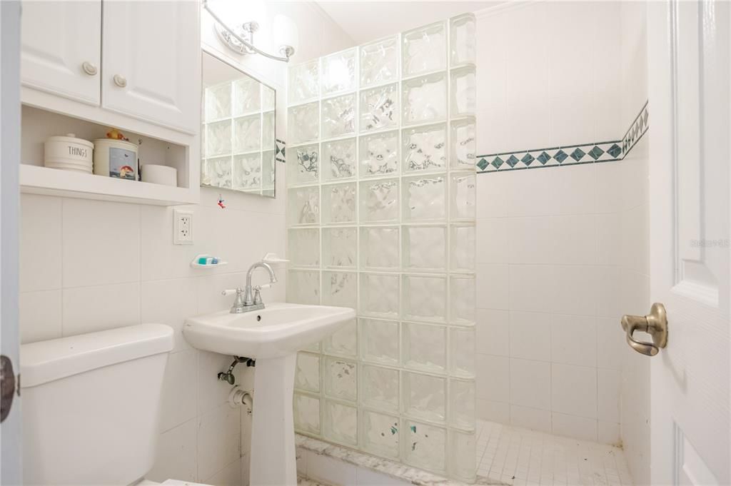 Activo con contrato: $550,000 (3 camas, 2 baños, 1756 Pies cuadrados)