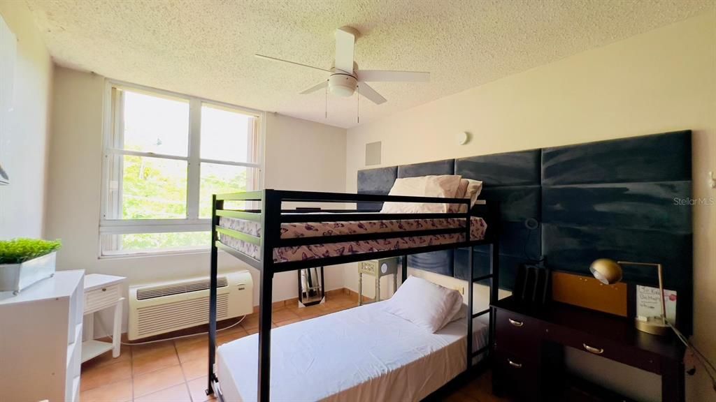 На продажу: $550,000 (4 спален, 3 ванн, 2352 Квадратных фут)