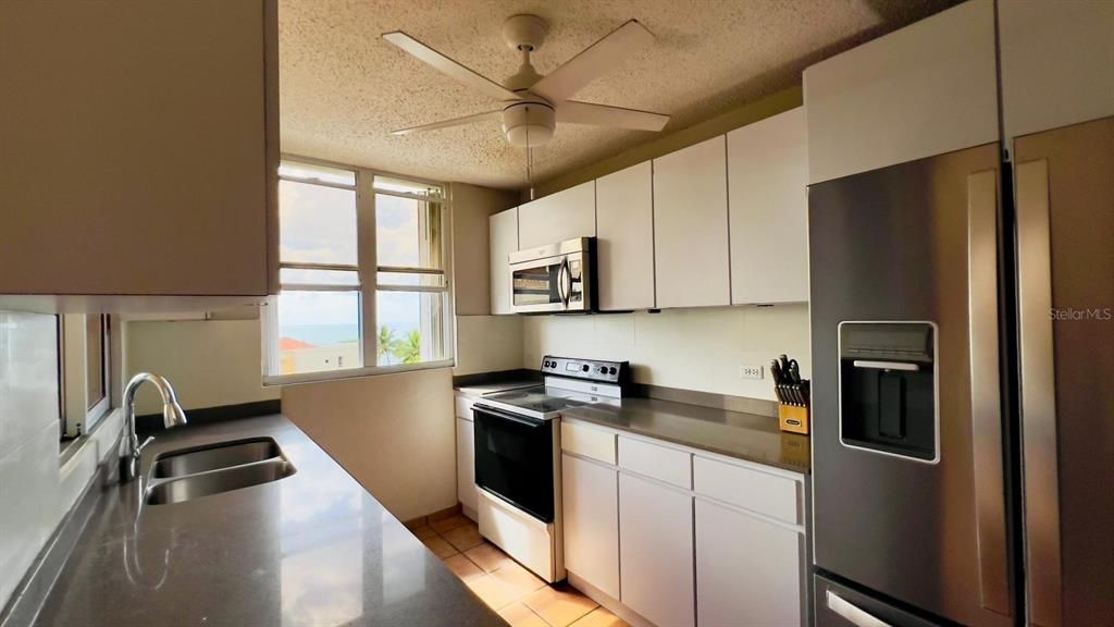 На продажу: $550,000 (4 спален, 3 ванн, 2352 Квадратных фут)