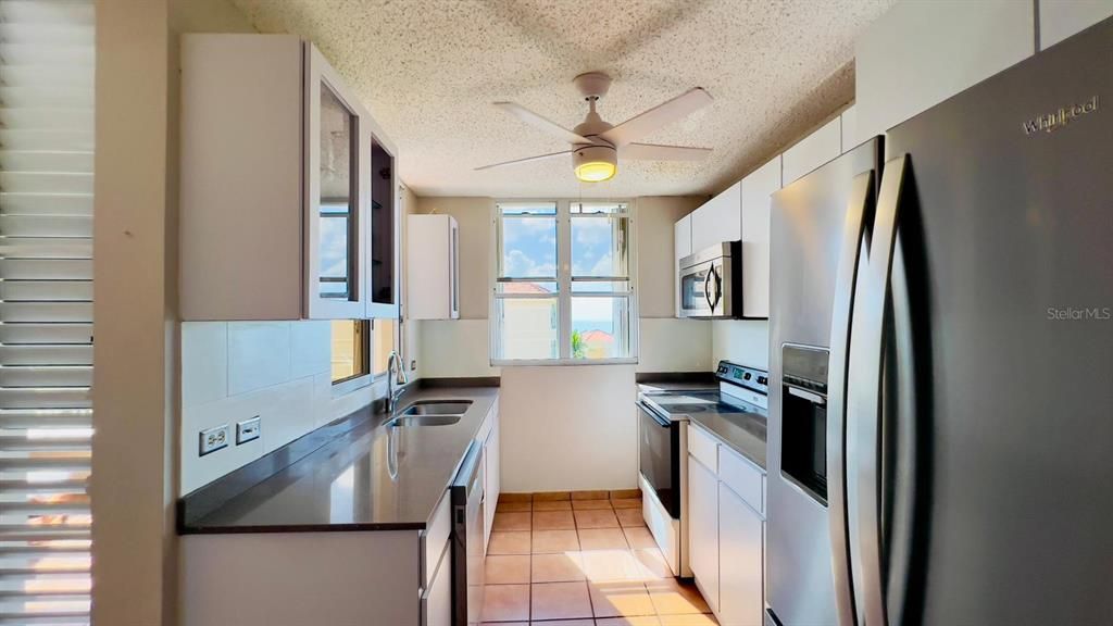 На продажу: $550,000 (4 спален, 3 ванн, 2352 Квадратных фут)