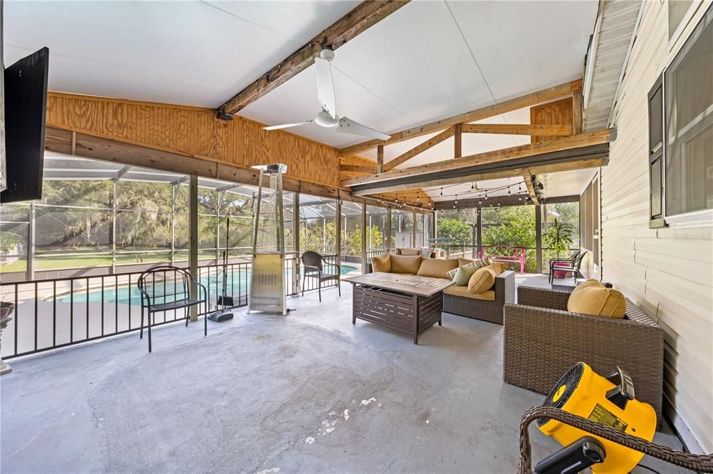 合同活跃: $679,900 (3 贝兹, 3 浴室, 1986 平方英尺)