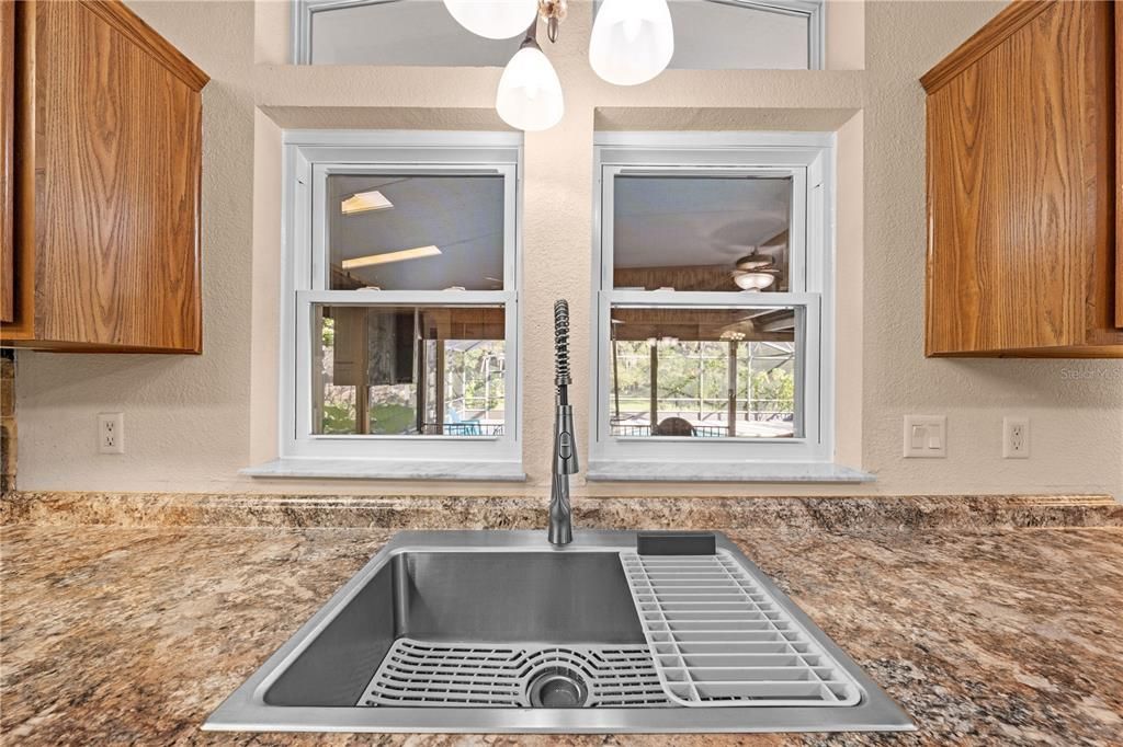 合同活跃: $679,900 (3 贝兹, 3 浴室, 1986 平方英尺)