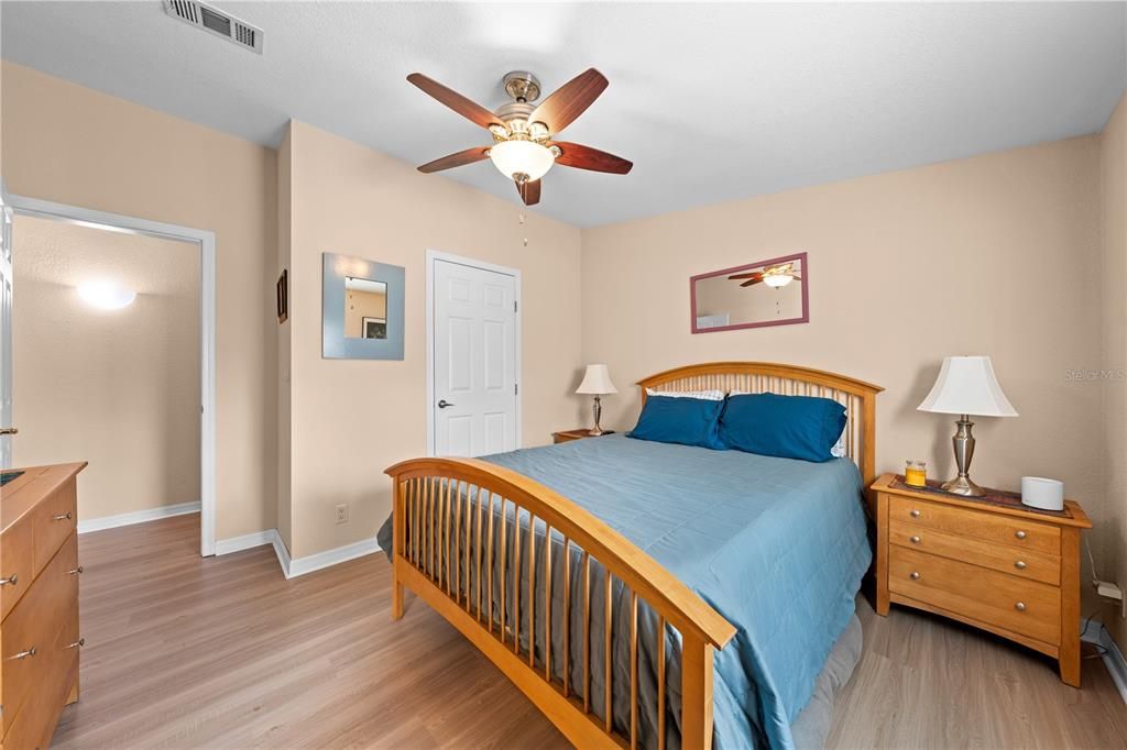 合同活跃: $679,900 (3 贝兹, 3 浴室, 1986 平方英尺)