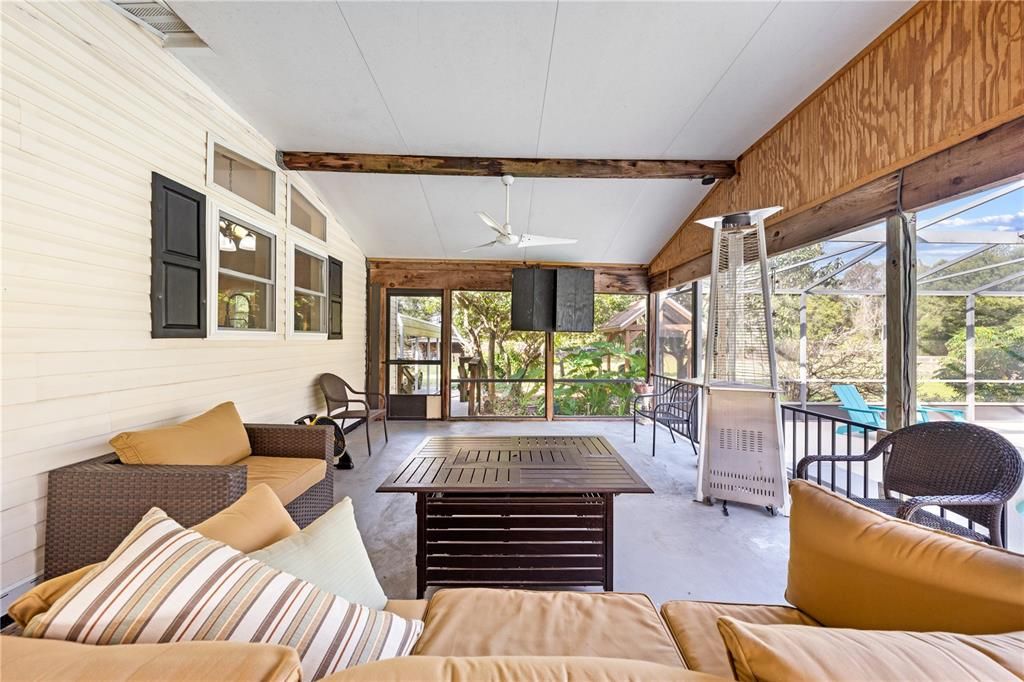 合同活跃: $679,900 (3 贝兹, 3 浴室, 1986 平方英尺)