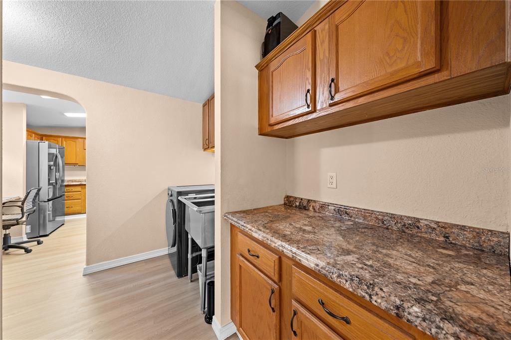 合同活跃: $679,900 (3 贝兹, 3 浴室, 1986 平方英尺)