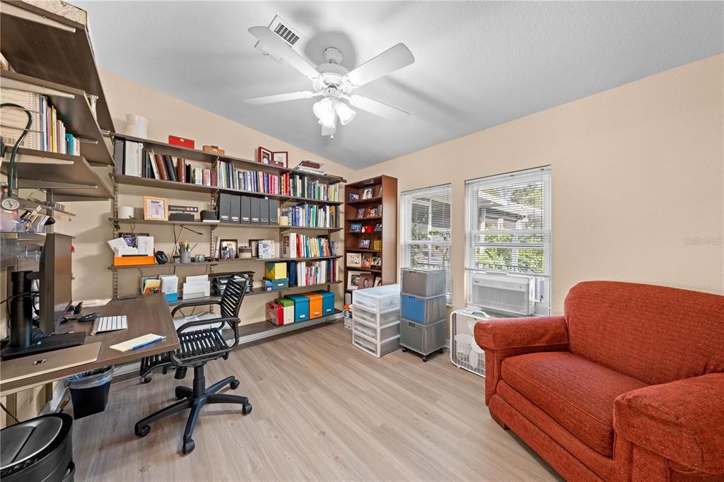 合同活跃: $679,900 (3 贝兹, 3 浴室, 1986 平方英尺)