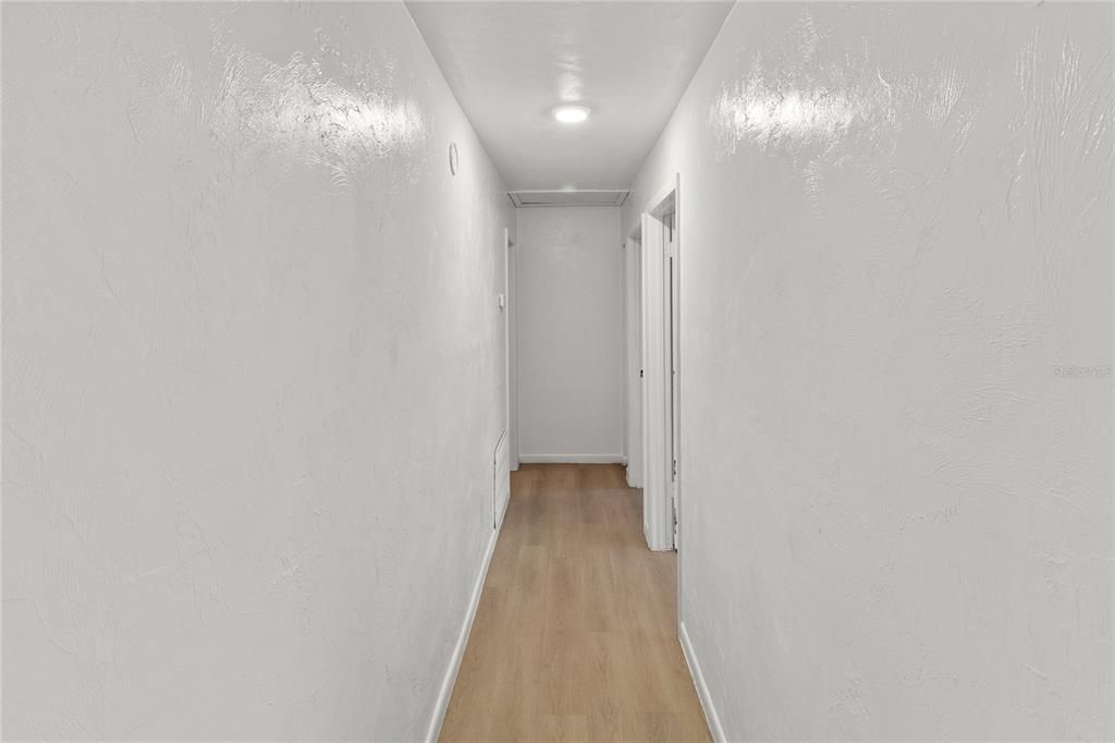 For Rent: $995 (2 beds, 1 baths, 884 Square Feet)