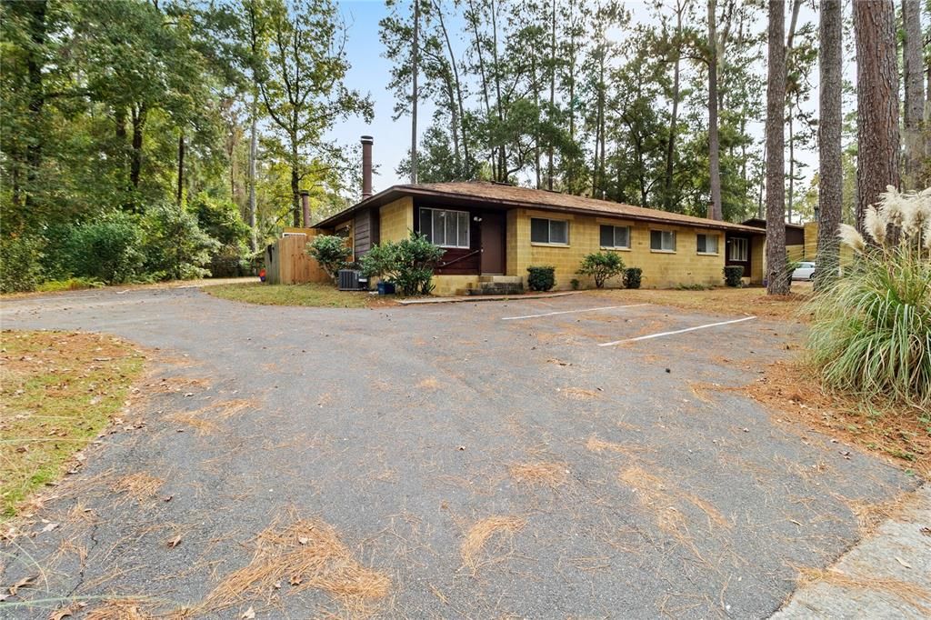 For Rent: $995 (2 beds, 1 baths, 884 Square Feet)