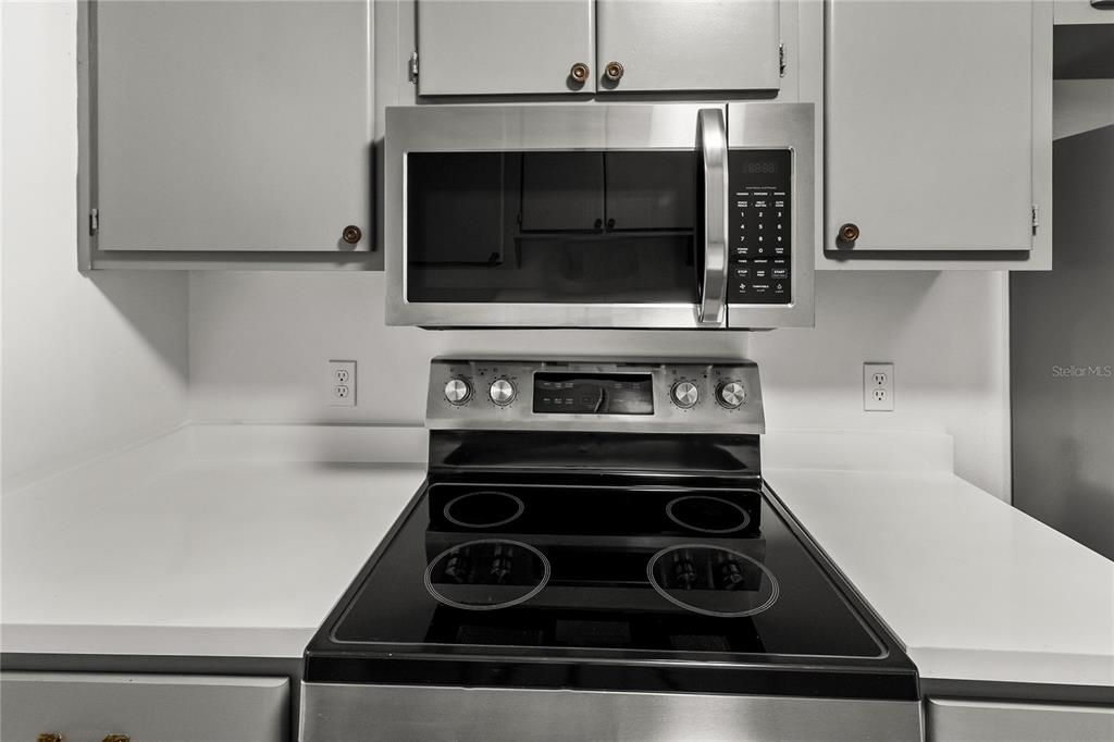 For Rent: $995 (2 beds, 1 baths, 884 Square Feet)