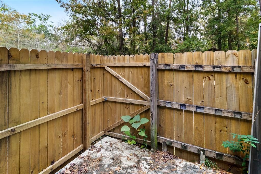 For Rent: $995 (2 beds, 1 baths, 884 Square Feet)